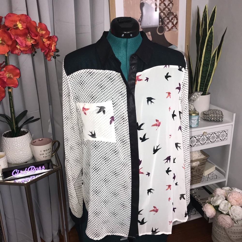 Jaclyn Smith button down top